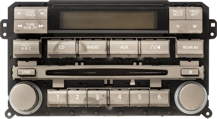 2004-05 Nissan Armada Dash-Mounted Button Control Panel Model Number 280987S206A