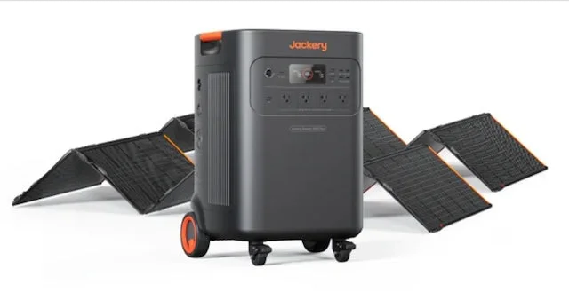 Jackery 5000 Plus Explorer Power Station + 2 x SolarSaga 500W Solar Panel
