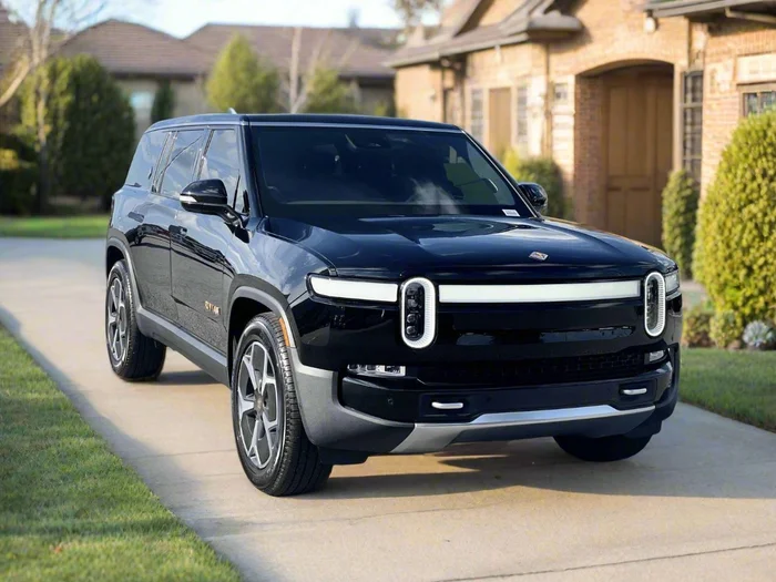 Rivian R1S 2022 – 2025 Outdoor Indoor Select-Fit Car Cover Kit